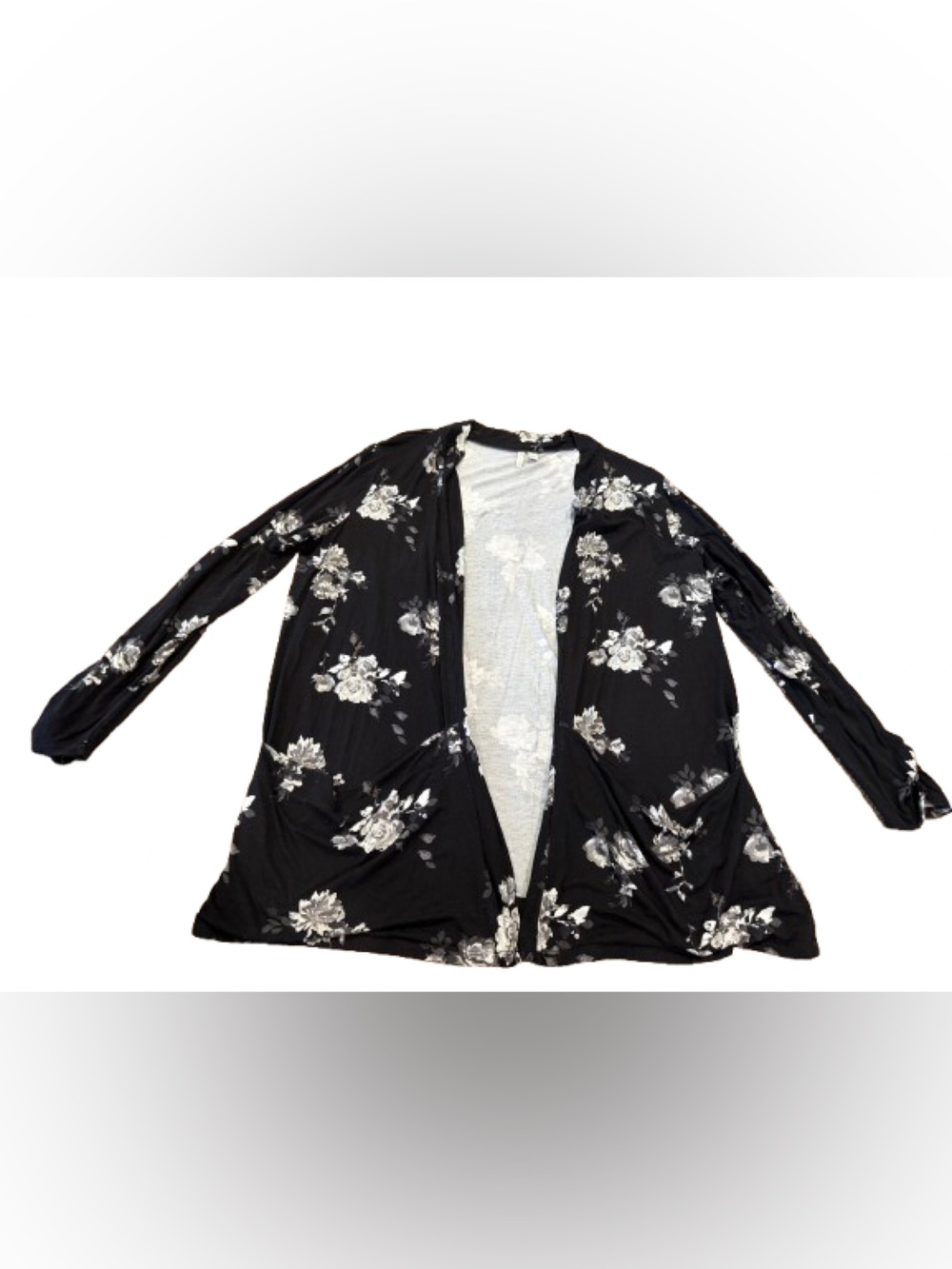 Cato Women’s Black and White Floral Open-Front Lightweight Cardigan Size 18/20W